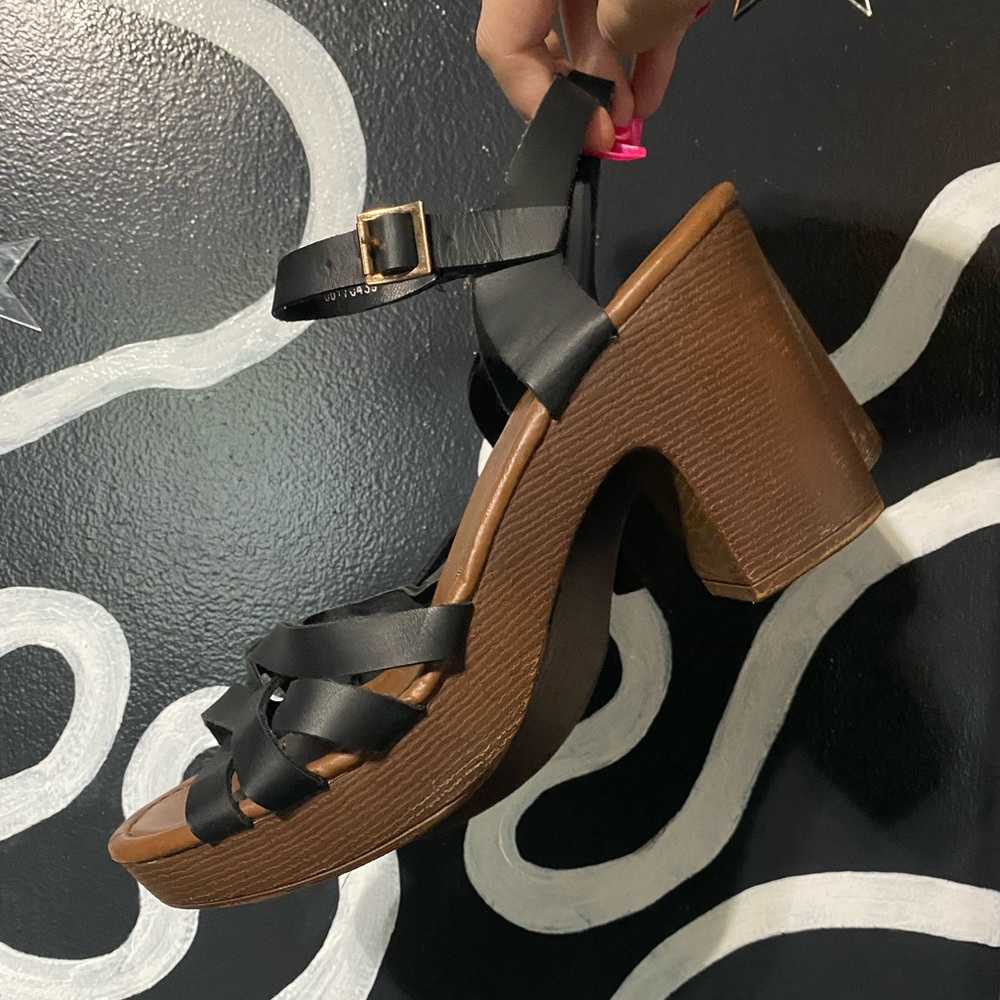 Black/brown platform sandals!!